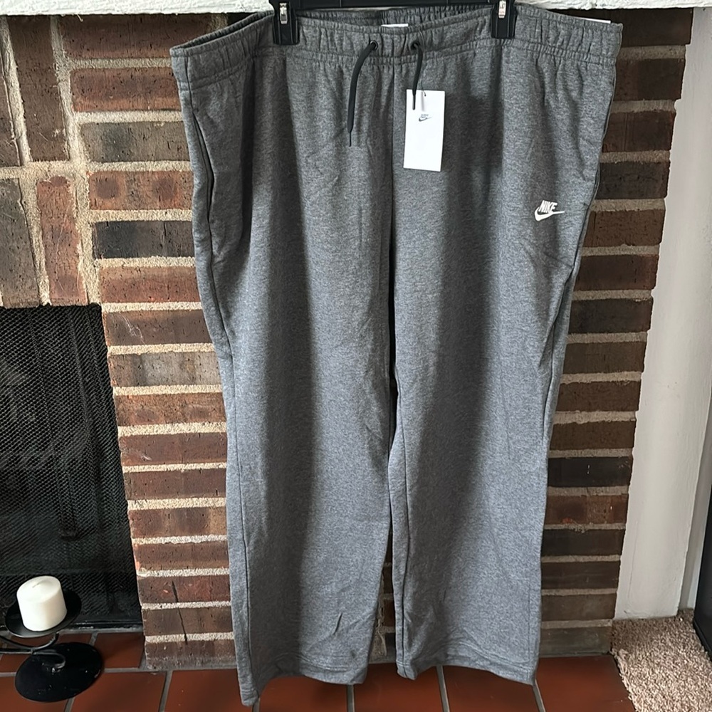 Nike Plus Size Gray Sweatpants Standard Fit Mid Rise Women’s Size 3X Pockets NWT